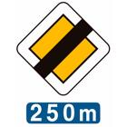 Panneau B13 — Signal annonçant le signal B11 à la distance approximativement indiquée