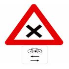 Panneau B17M9 — Signal annonçant que les cyclistes circulent dans les deux sens sur la voie publique transversale abordée.