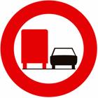 Panneau C39 — A partir de ce signal, jusqu’au prochain carrefour, interdiction aux conducteurs de véhicules ou trains de véhicules affectés au transport de choses, de M.M.A.> 3.500 Kg, de dépasser par la gauche un véhicule attelé ou un véhicule à plus de deux roues